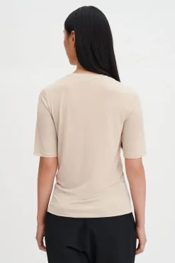 Elena Tee